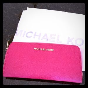 Michael Kors zip wallet